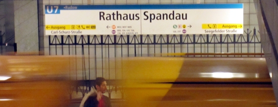 U-Bahnhof Rathaus Spandau Eingang